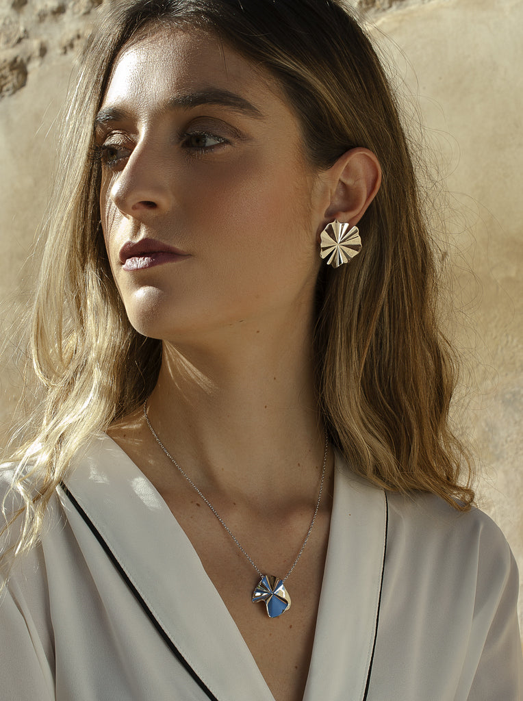 Collares plata originales de forma ondulada estilo pétalos