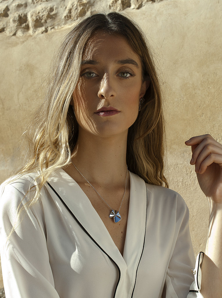 Collares plata originales de forma ondulada estilo pétalos