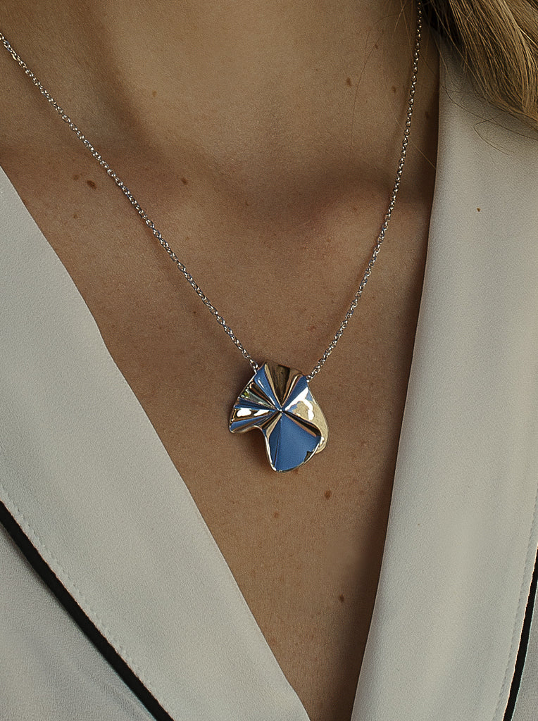 Original silver necklaces in a wavy, petal-like shape