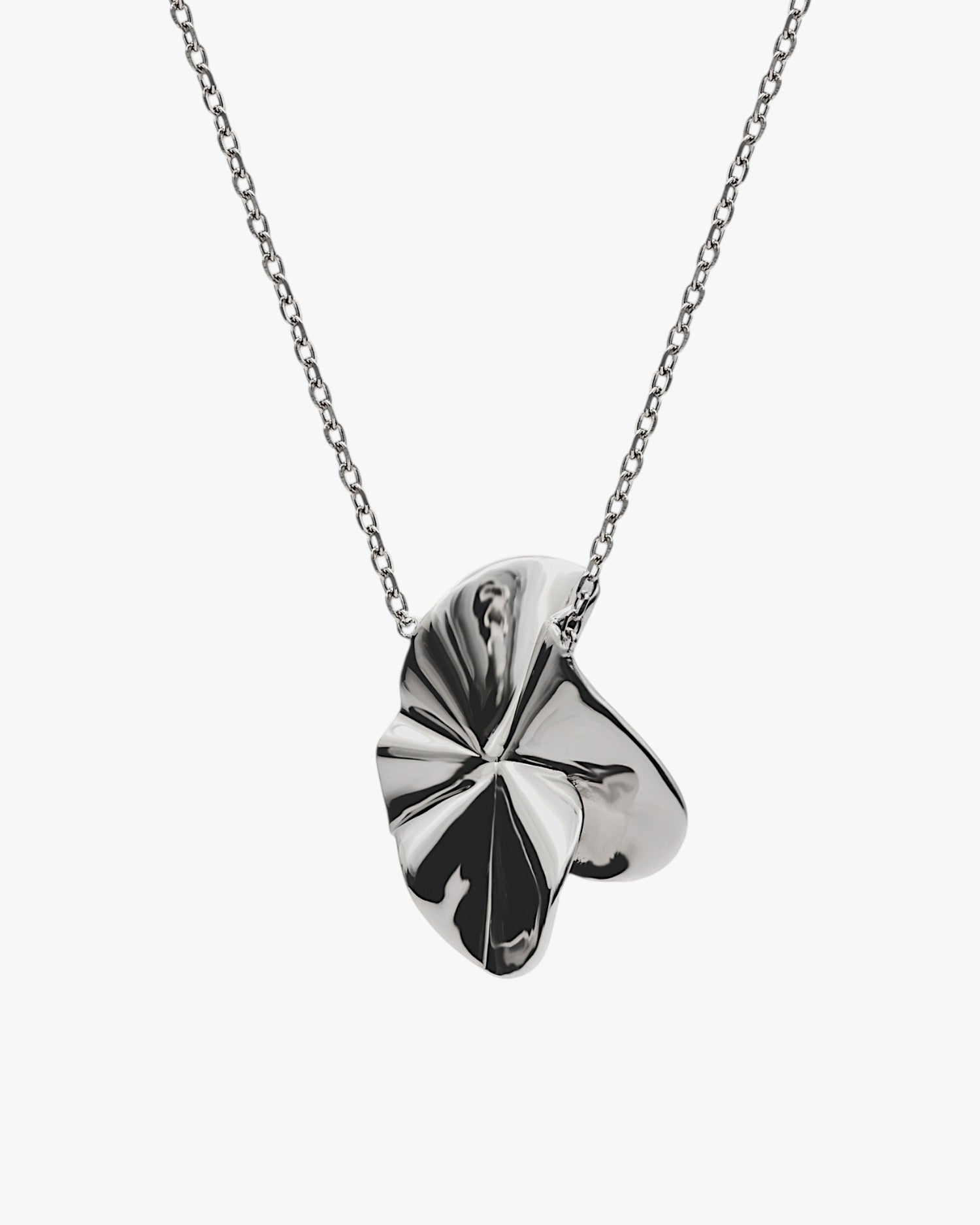 Original silver necklaces in a wavy, petal-like shape