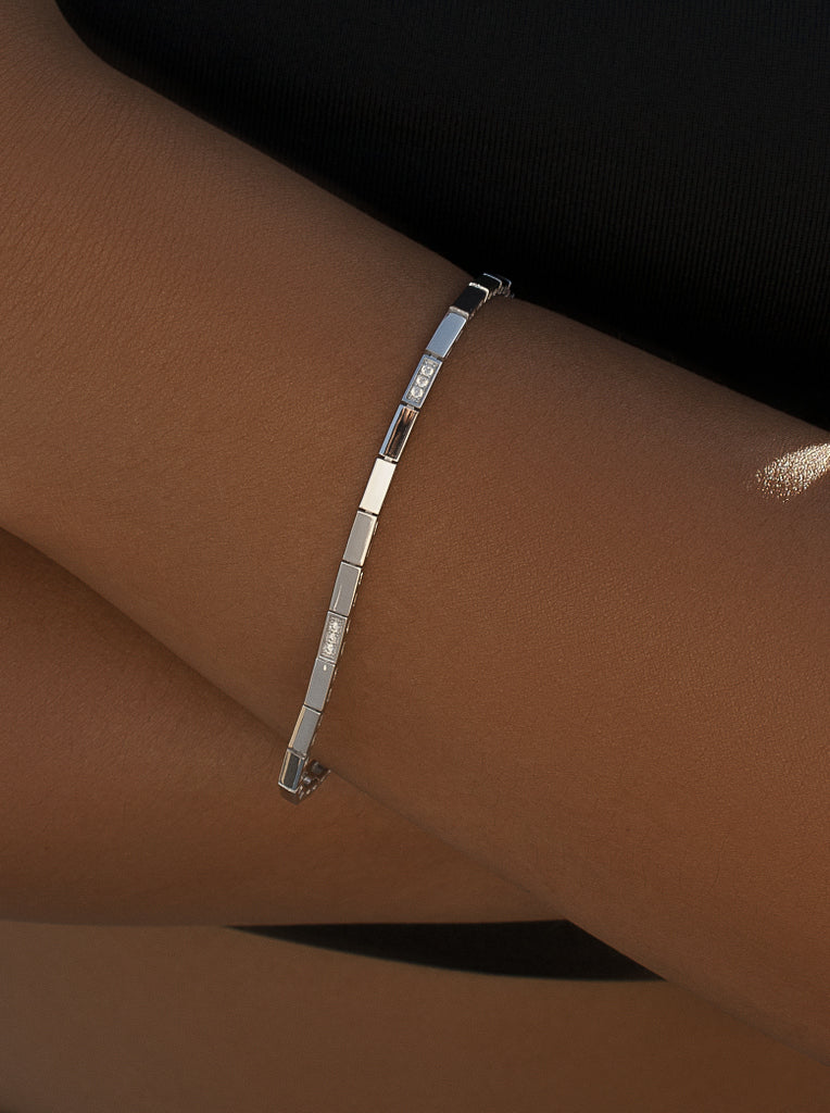 Sparkling silver bracelet, fine design with cubic zirconia