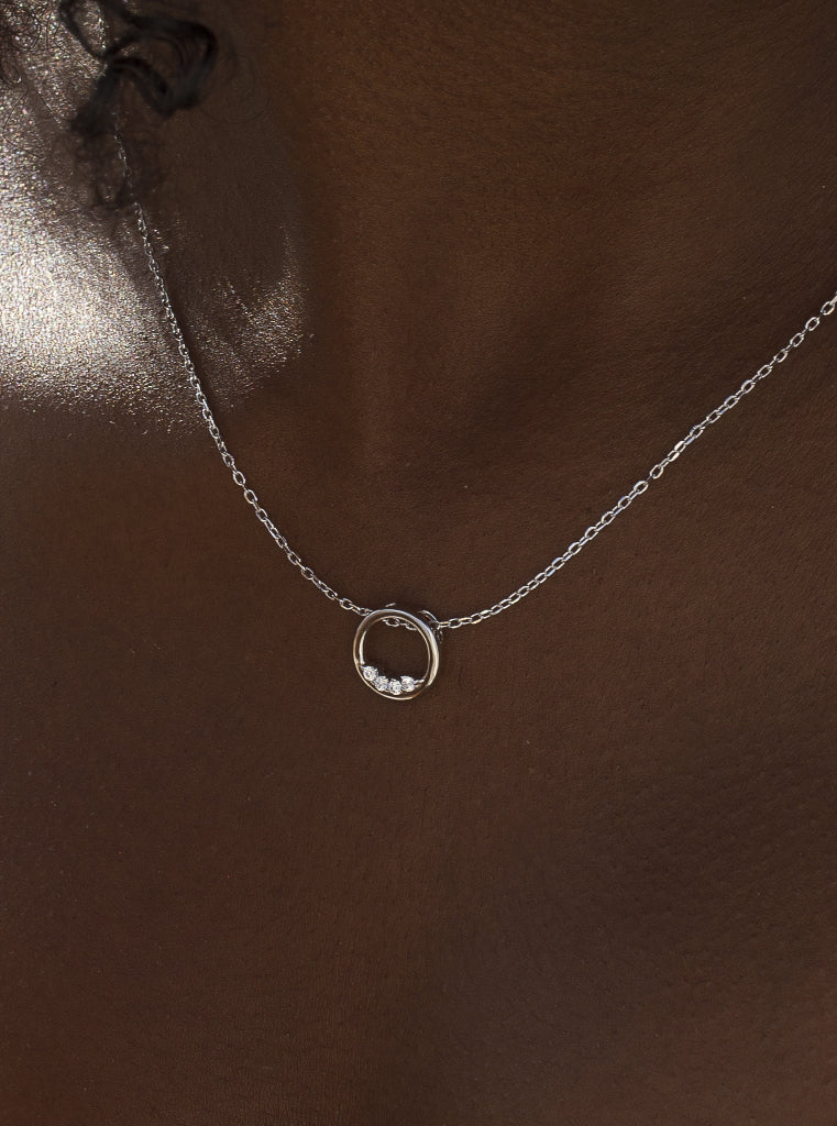 Collar pequeño circulo con mini circonitas