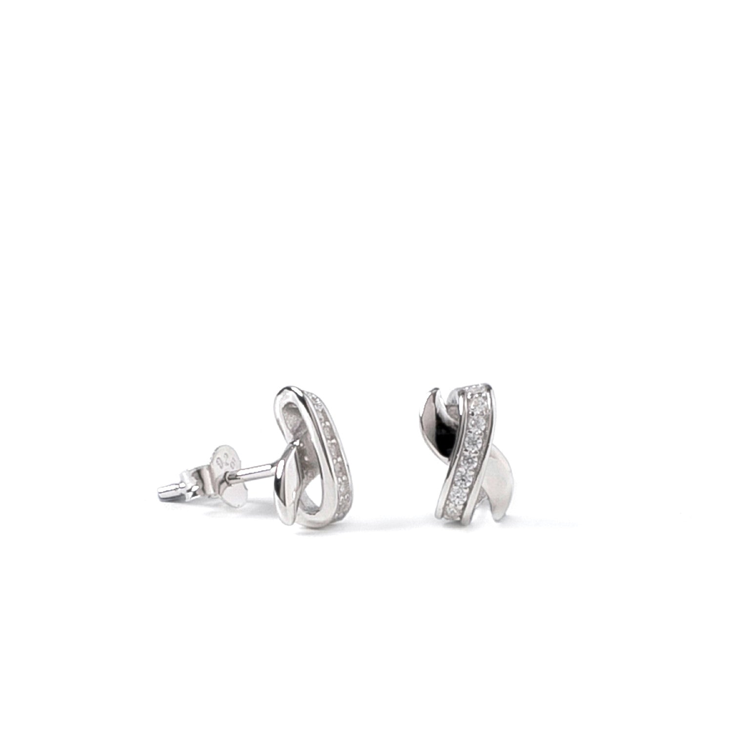 Pendientes pequeños cruzados con circonitas