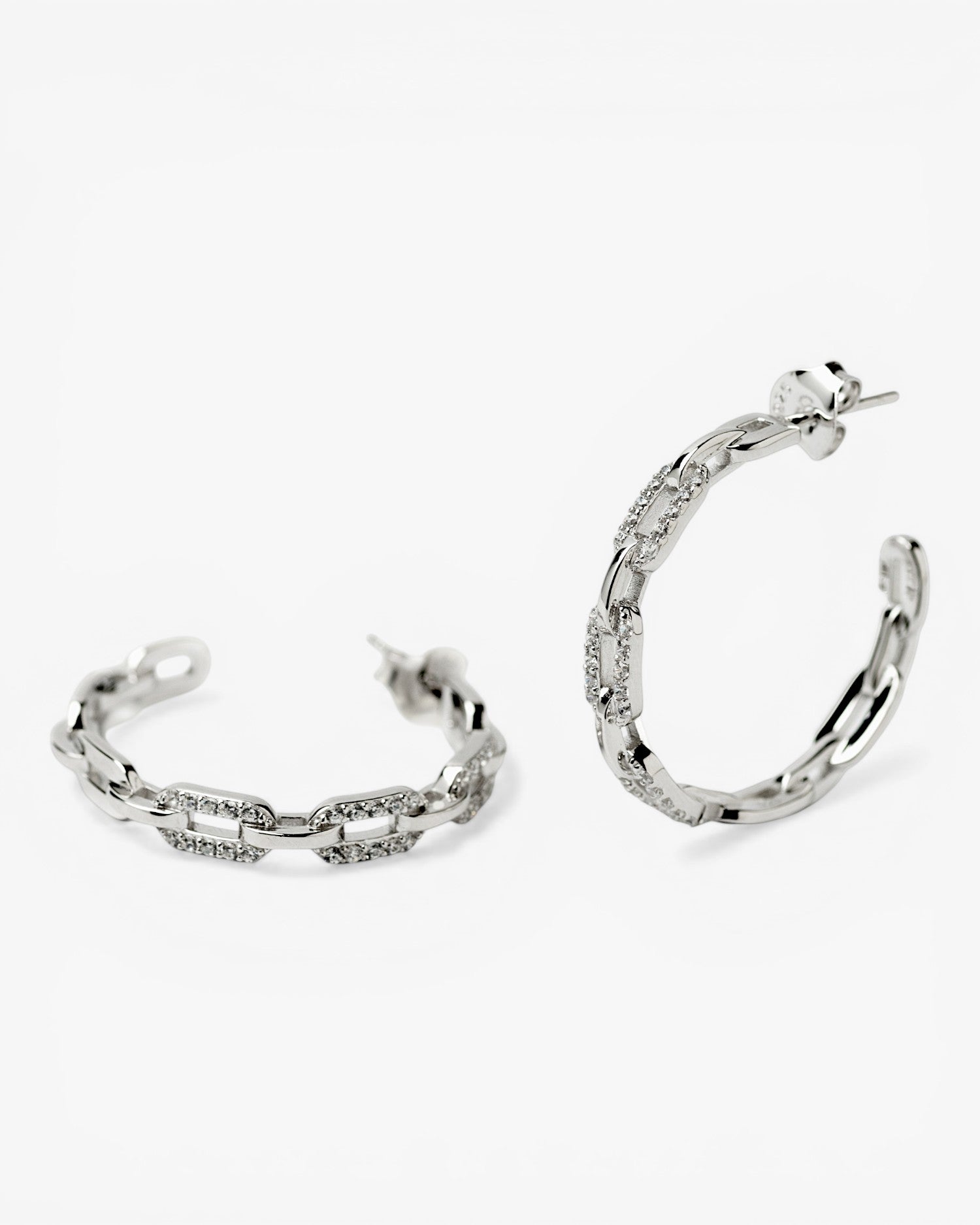 Pendientes de aro con diseño de cadena con circonitas