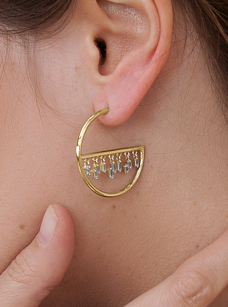 Pendientes semicirculares de plata de ley 925 con flecos de cristales azules