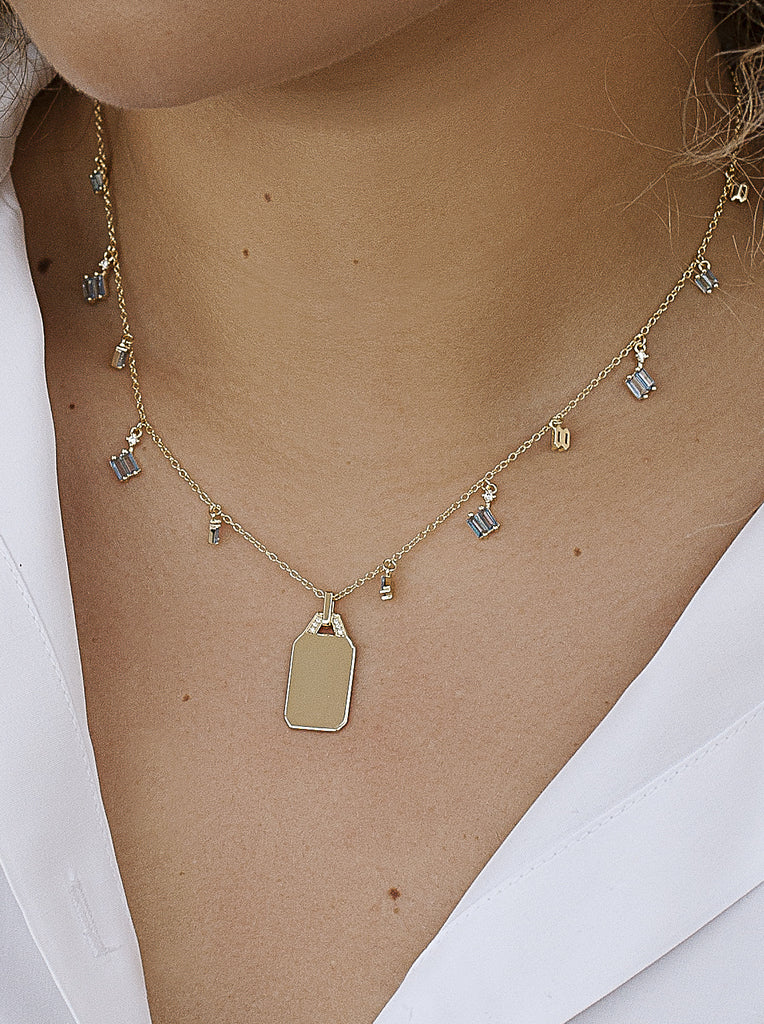 Collar de plata de ley 925 con placa rectangular y cristales azules