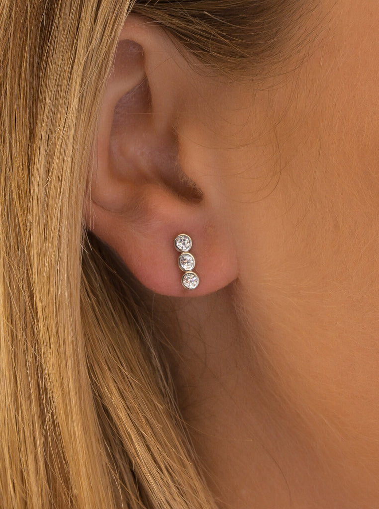 Pendientes pequeños con tres circonitas