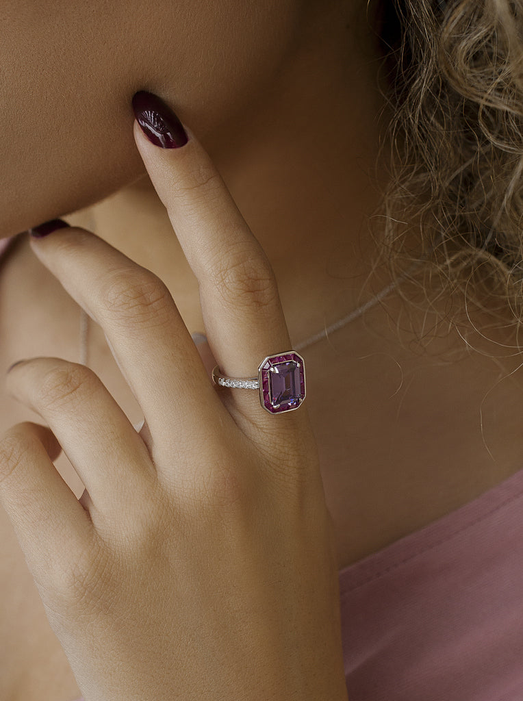 Anillos con piedras talla esmeralda tono amatista