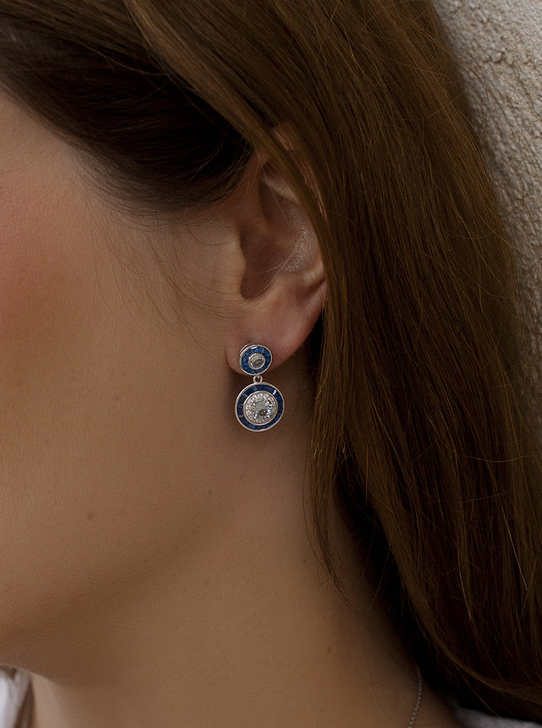 Pendientes de piedras de colores circulares tono azul