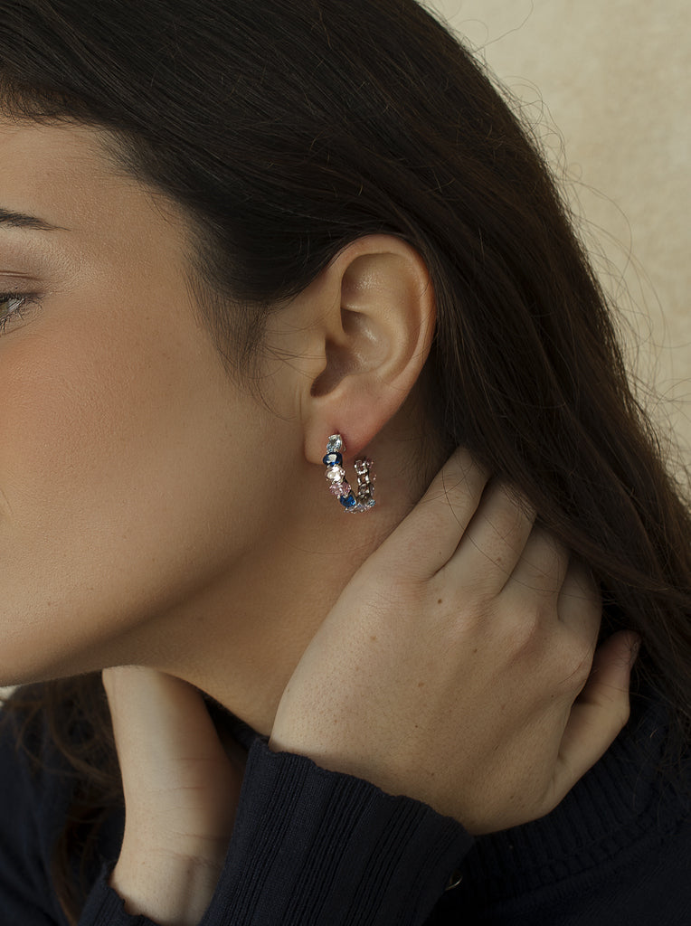 Pendientes aro con piedras en tonos azul y rosa