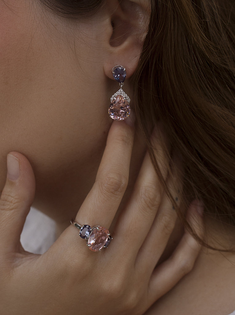 Pendientes de piedras de colores rosa talla pera