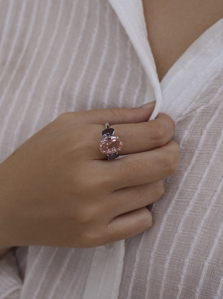 Anillos con piedras talla oval tono rosa