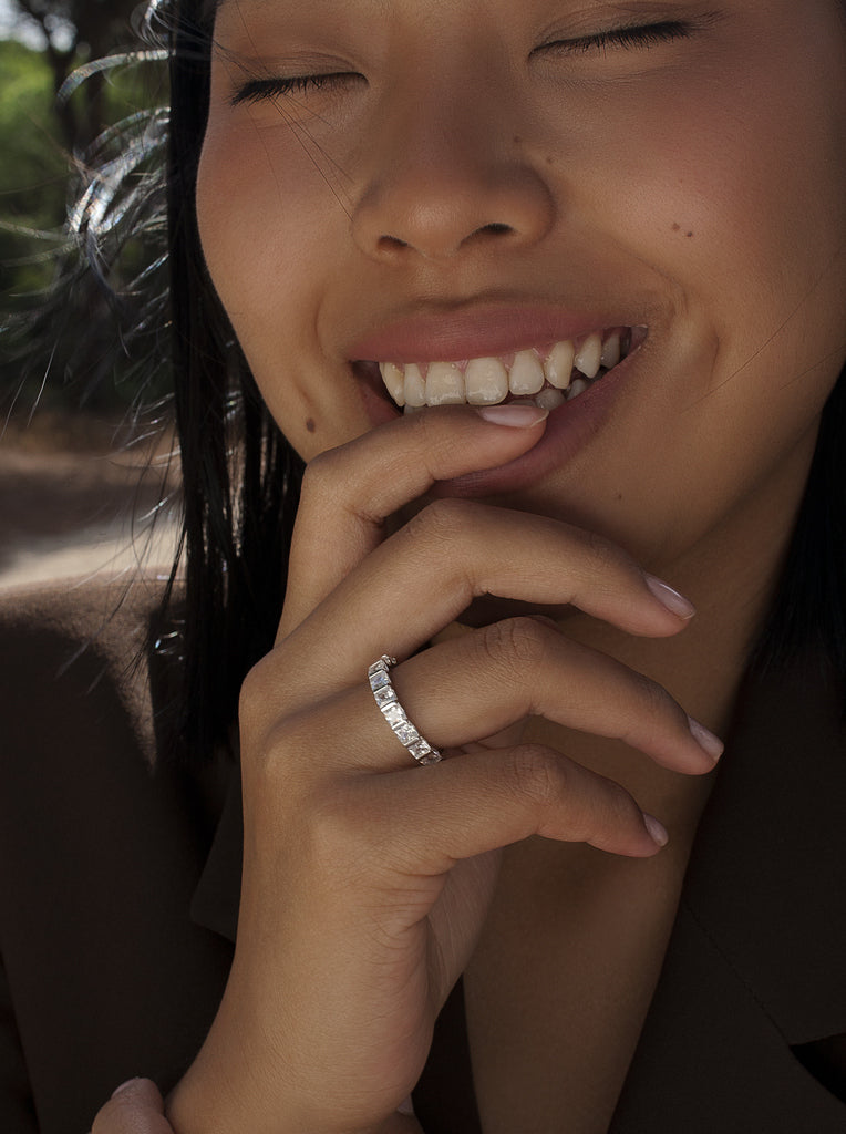 Anillos circonitas de plata con diseño cuadrado