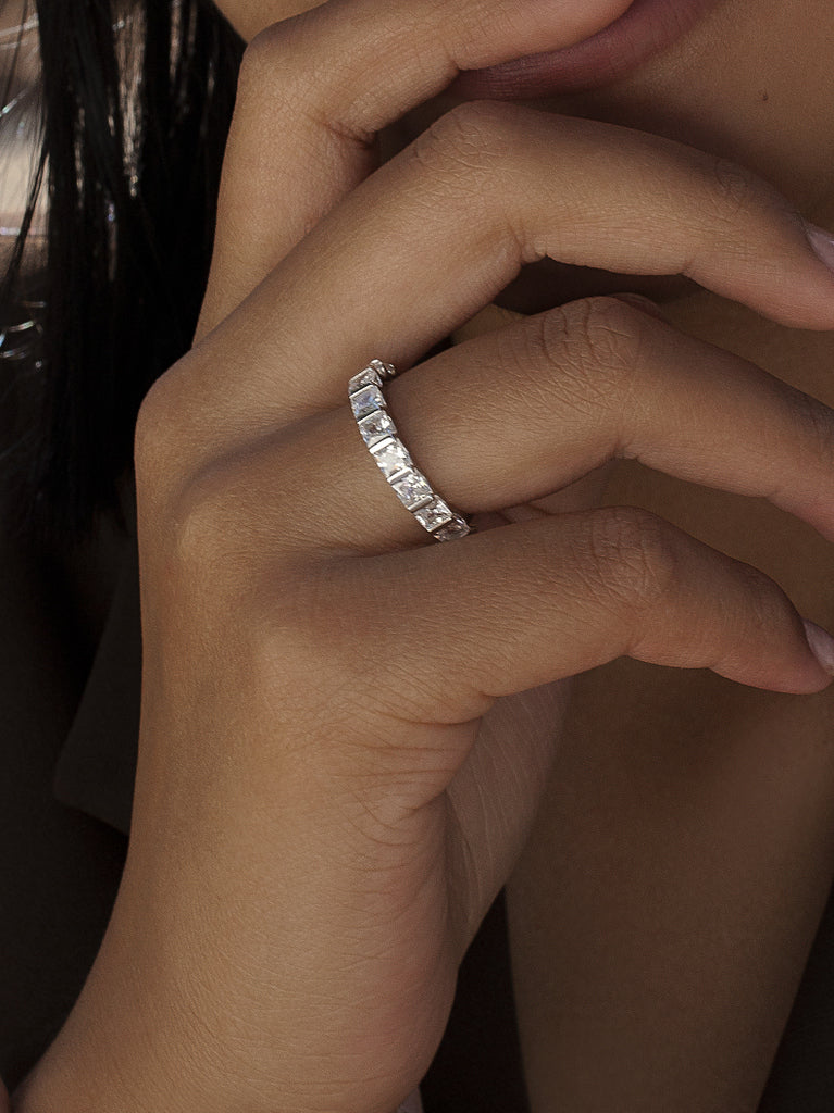 Anillos circonitas de plata con diseño cuadrado