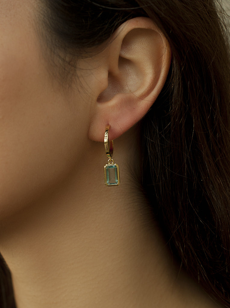 Pendientes con colgantes estilo aro con gema azul