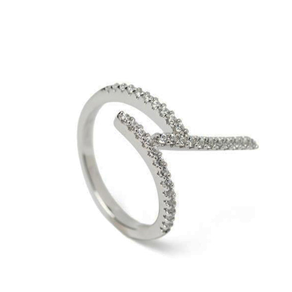 Anillo de diseño minimalista y elegante de plata