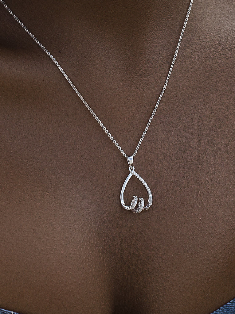 Colgante brillante con diseño elegante y moderno