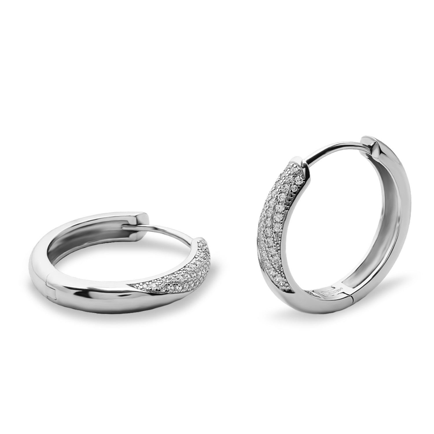 Pendientes de aro en forma oval con circonitas