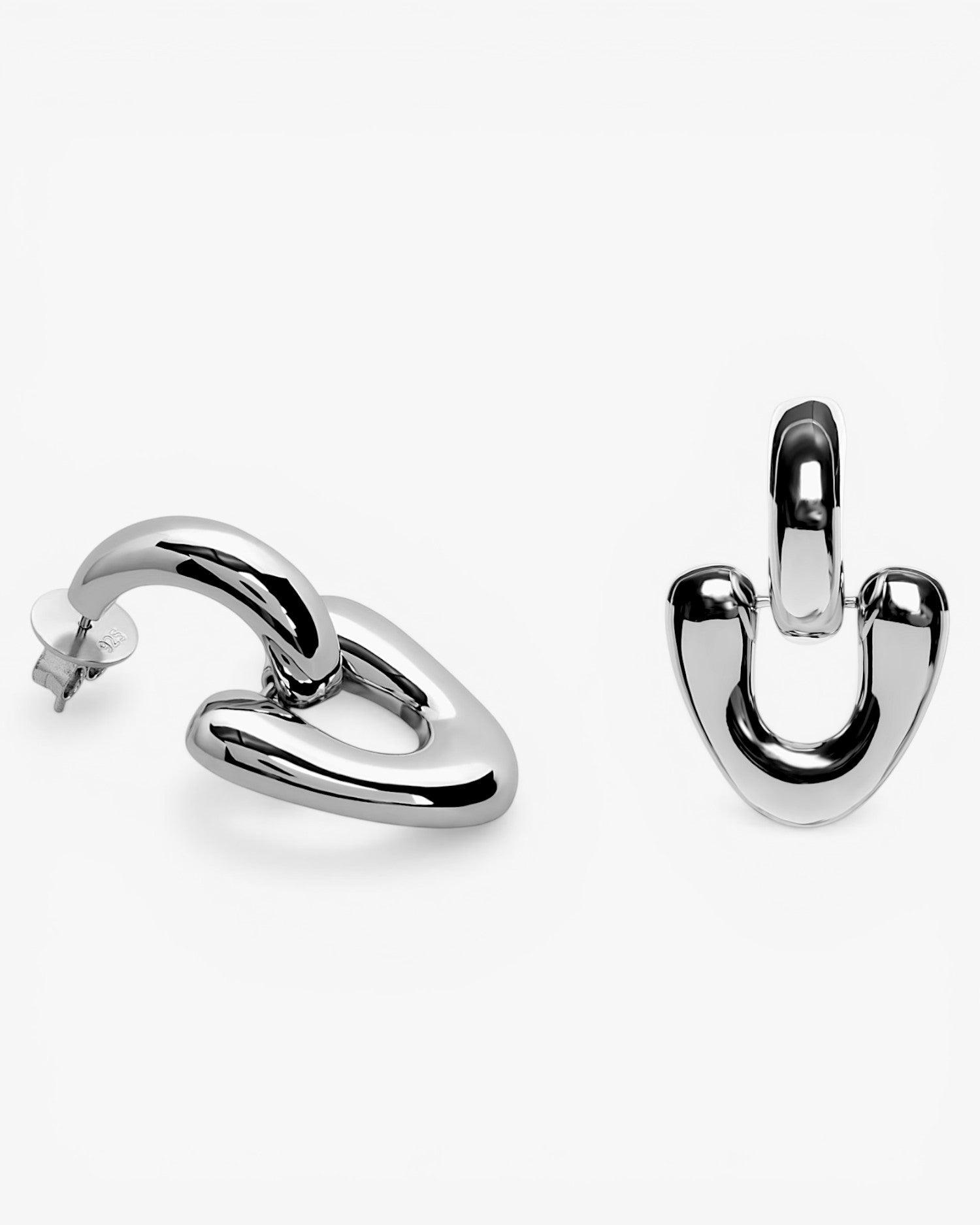 Pendientes de plata originales con diseño enlazado