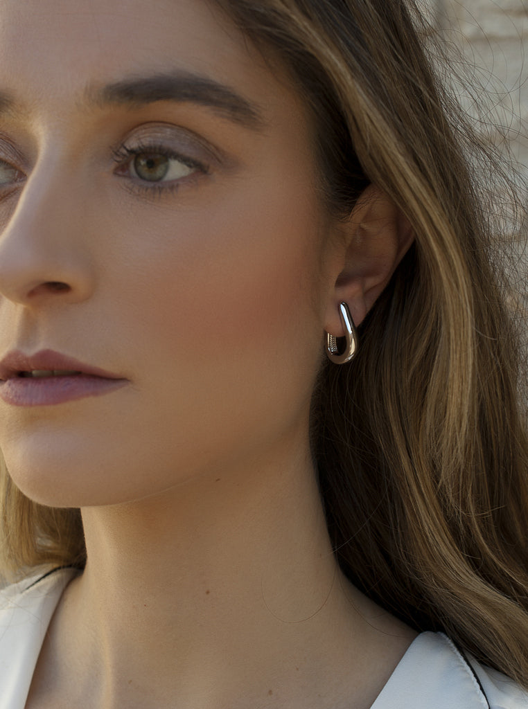Pendientes aro de plata de diseño ovalado estilo minimalista