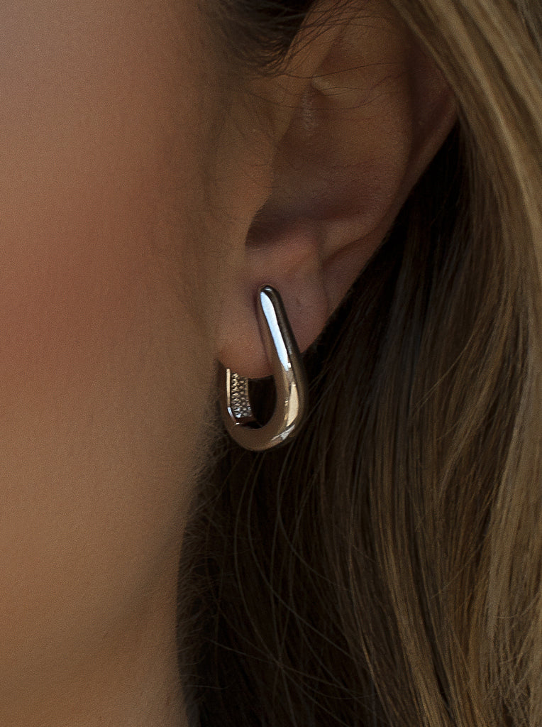 Pendientes aro de plata de diseño ovalado estilo minimalista