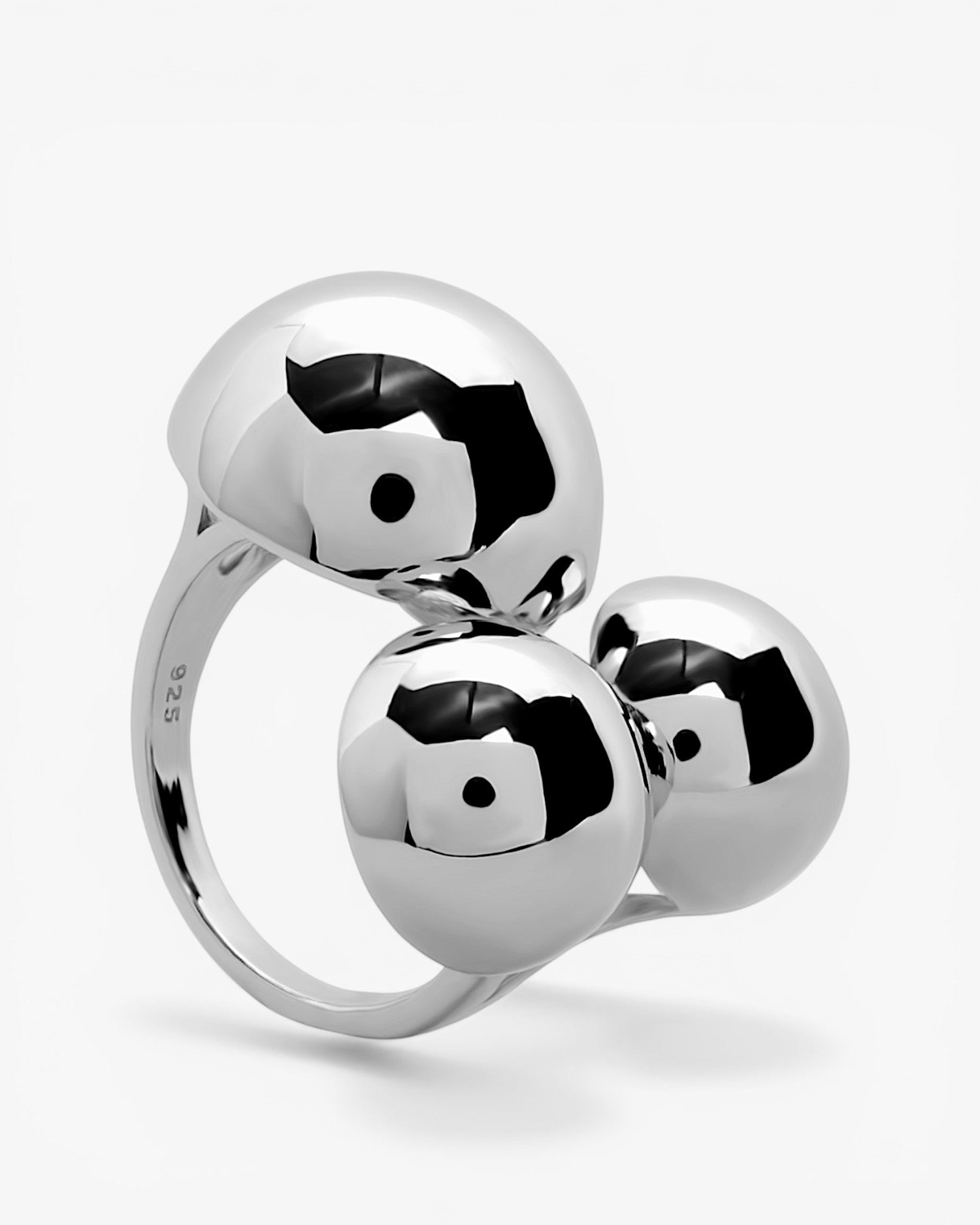 Anillo de plata grande con tres esferas