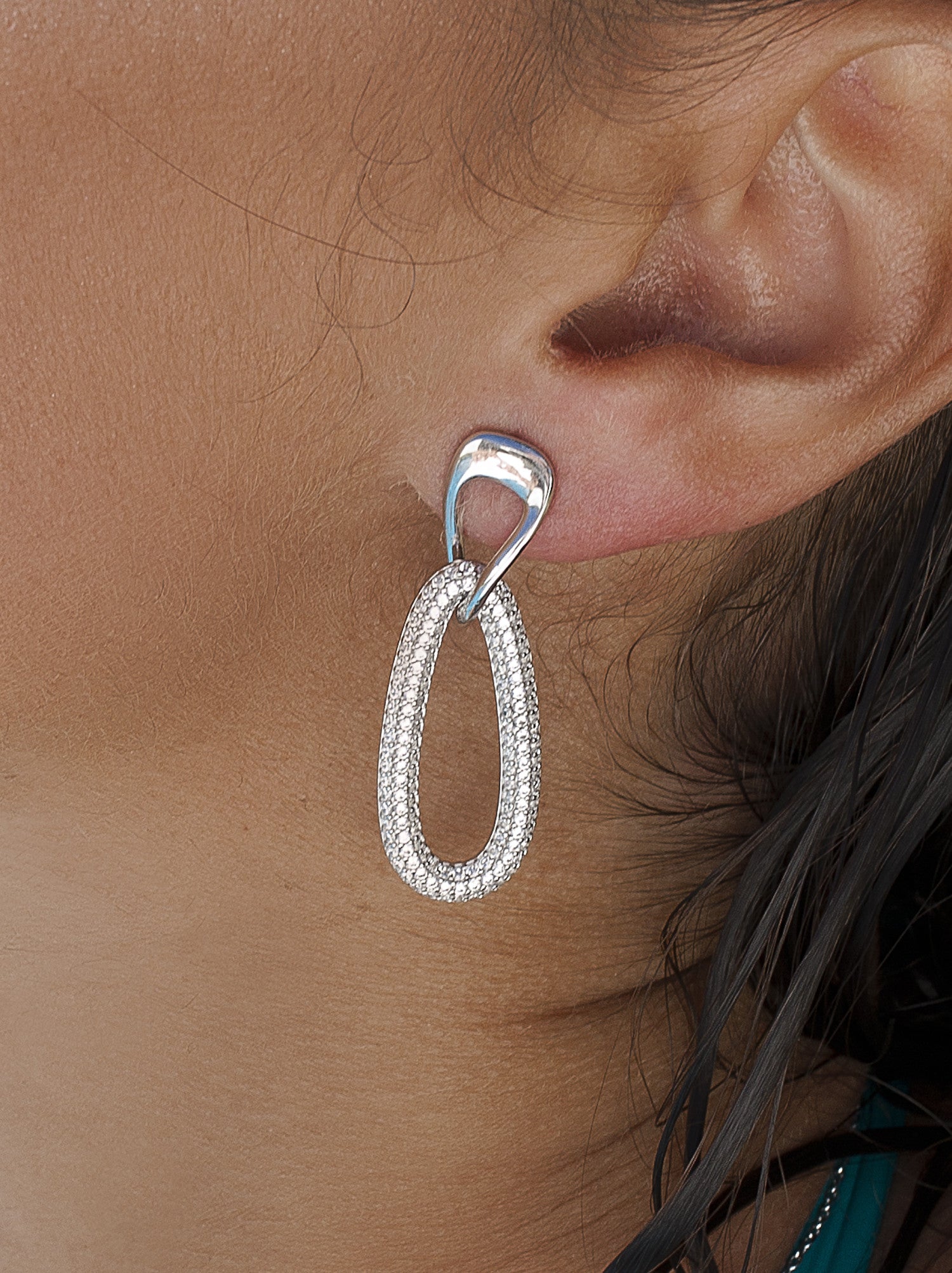 Pendientes largos de plata con circonitas diseño eslabon