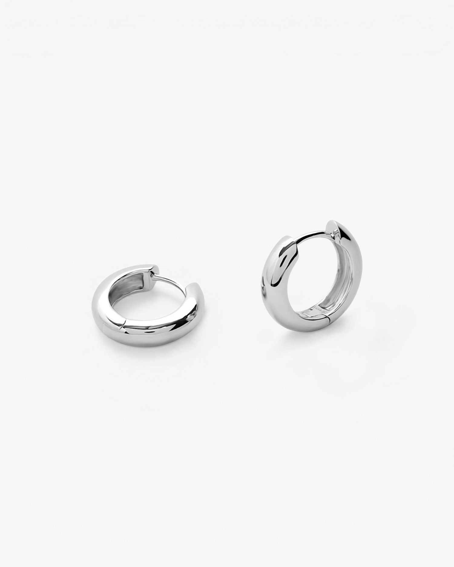 Mini aros pequeños de plata lisa