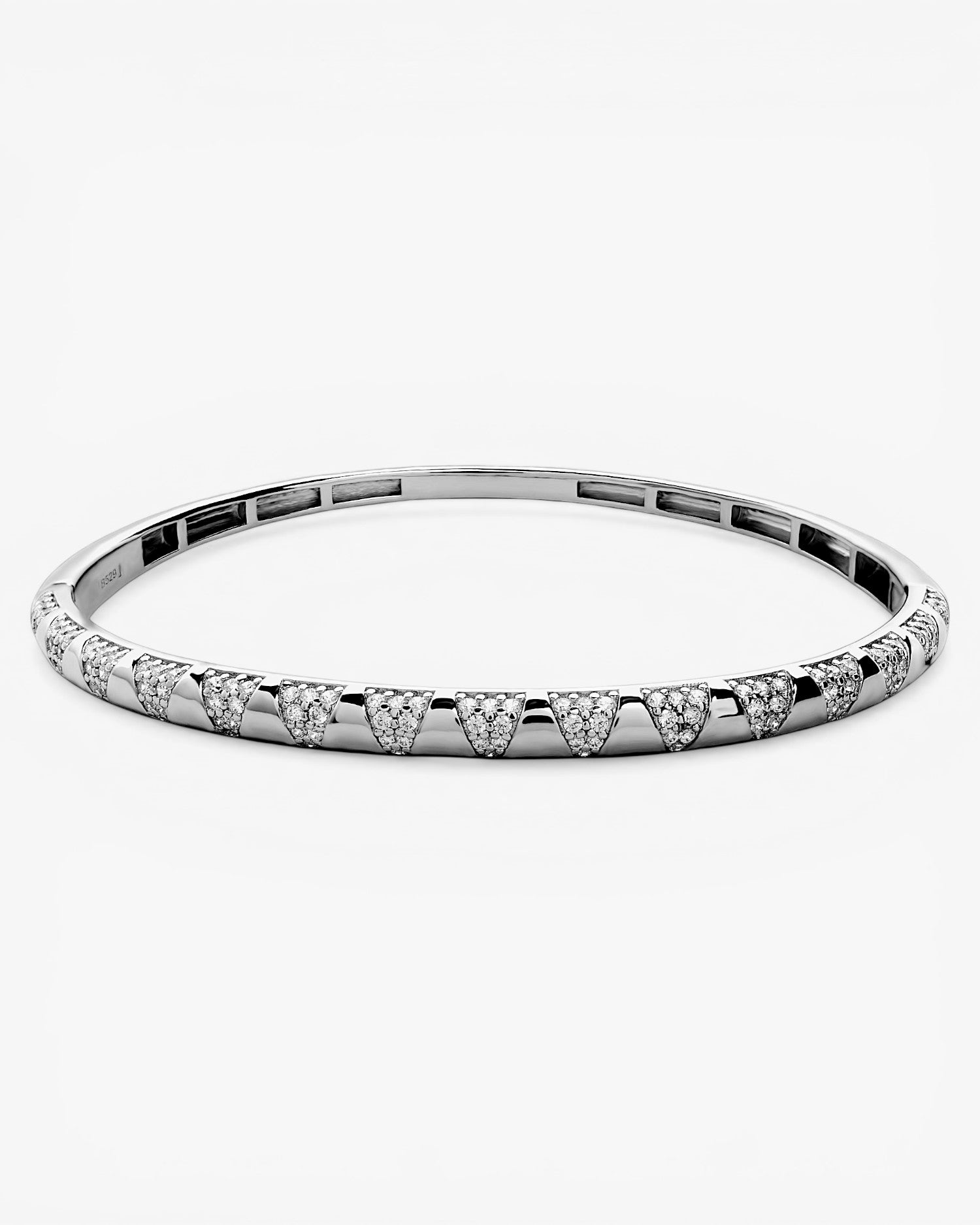 Pulsera esclava de plata con diseño triangular con circonitas