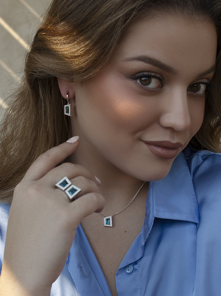 Pendientes de plata con circonita azul y halo de circonitas