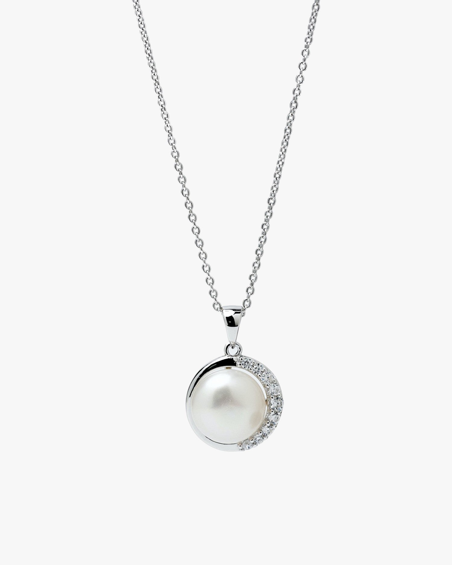 Collar de perla con envoltura de circonita
