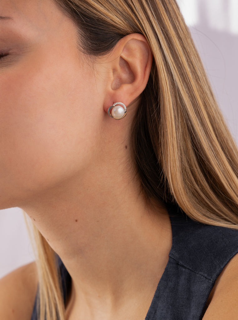 Pendientes con perla envoltorio espiral con circonitas