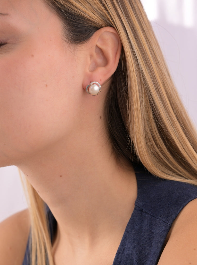 Pendientes con perla envoltorio espiral con circonitas