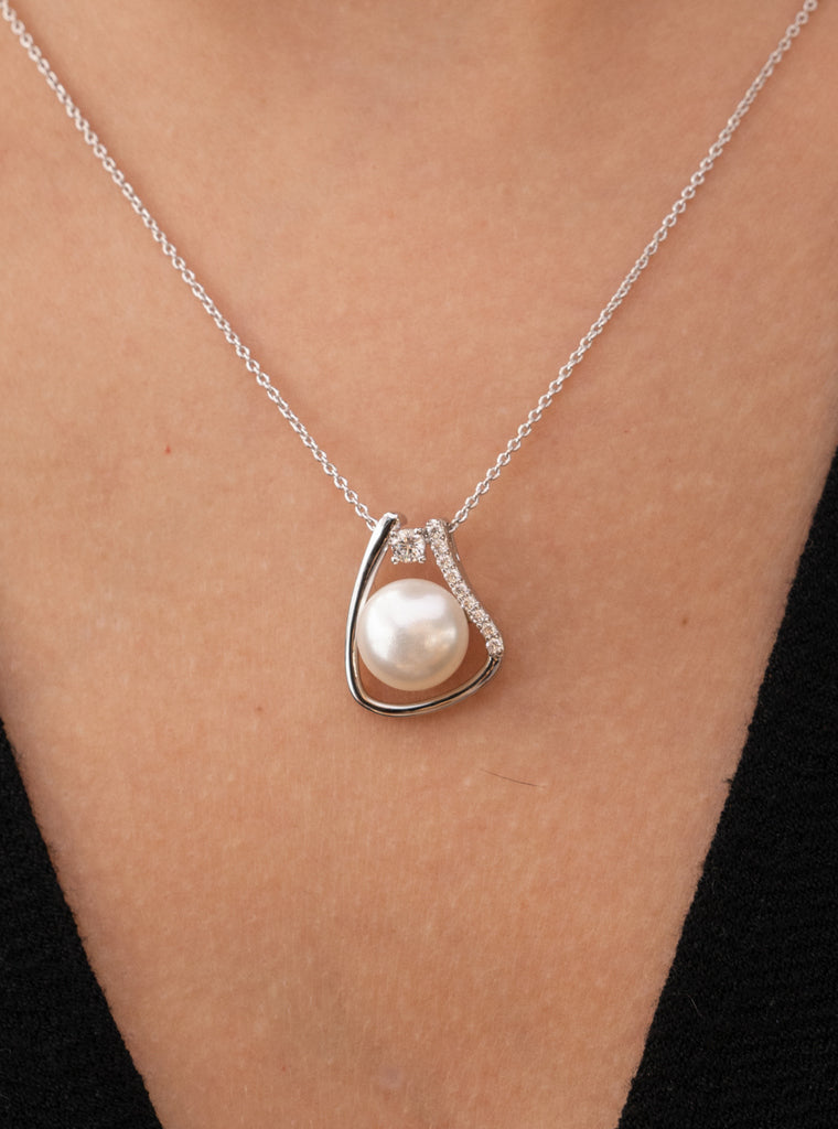 Collares con perla pequeños con circonitas
