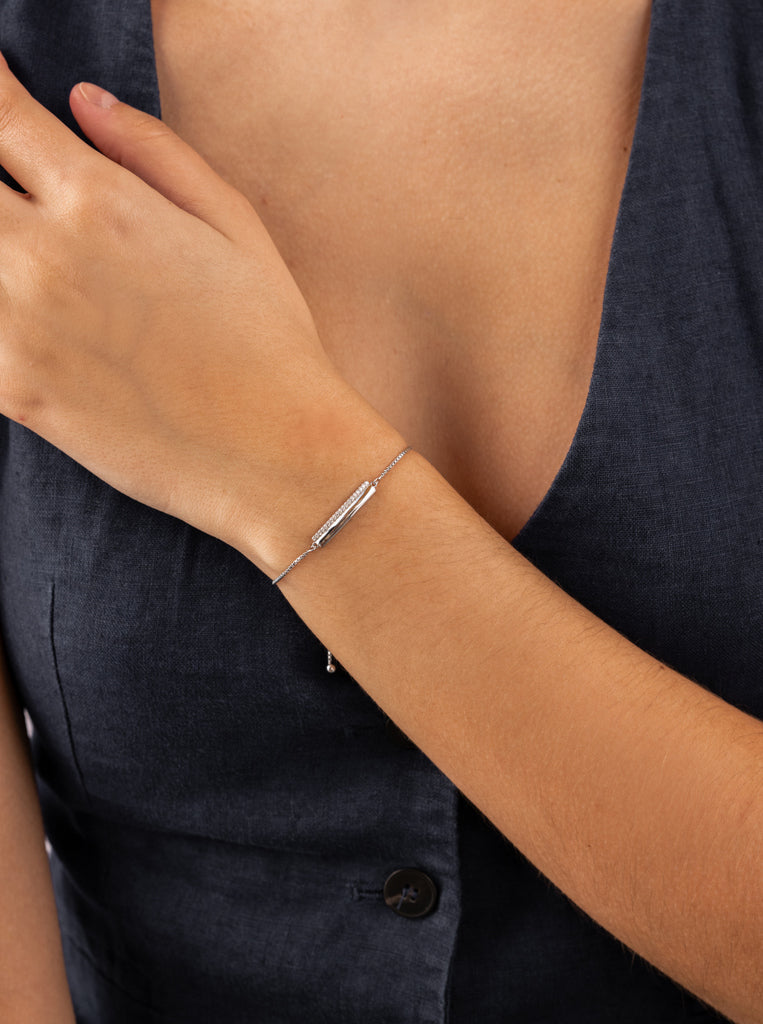 Pulsera fina de plata doble con circonitas