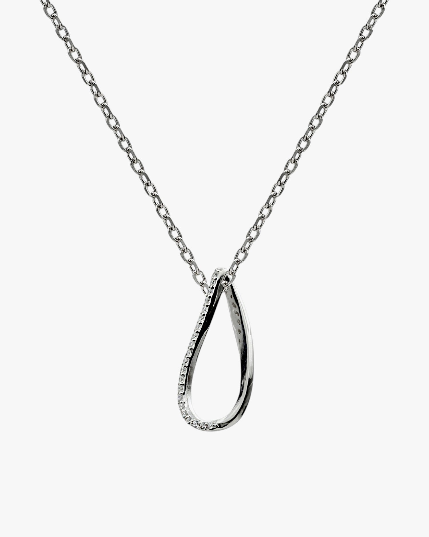 Collar de plata diseño minimal con circonitas