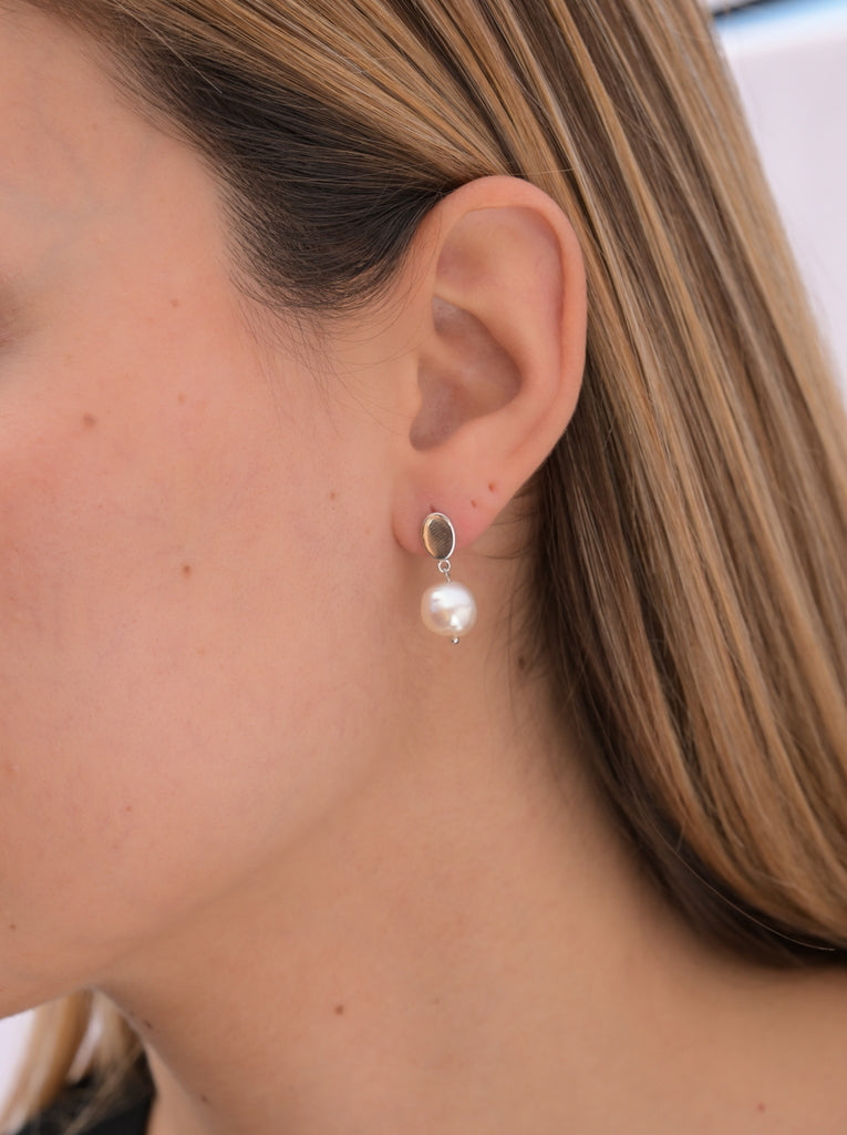 Pendientes perlas barrocas diseño minimalista