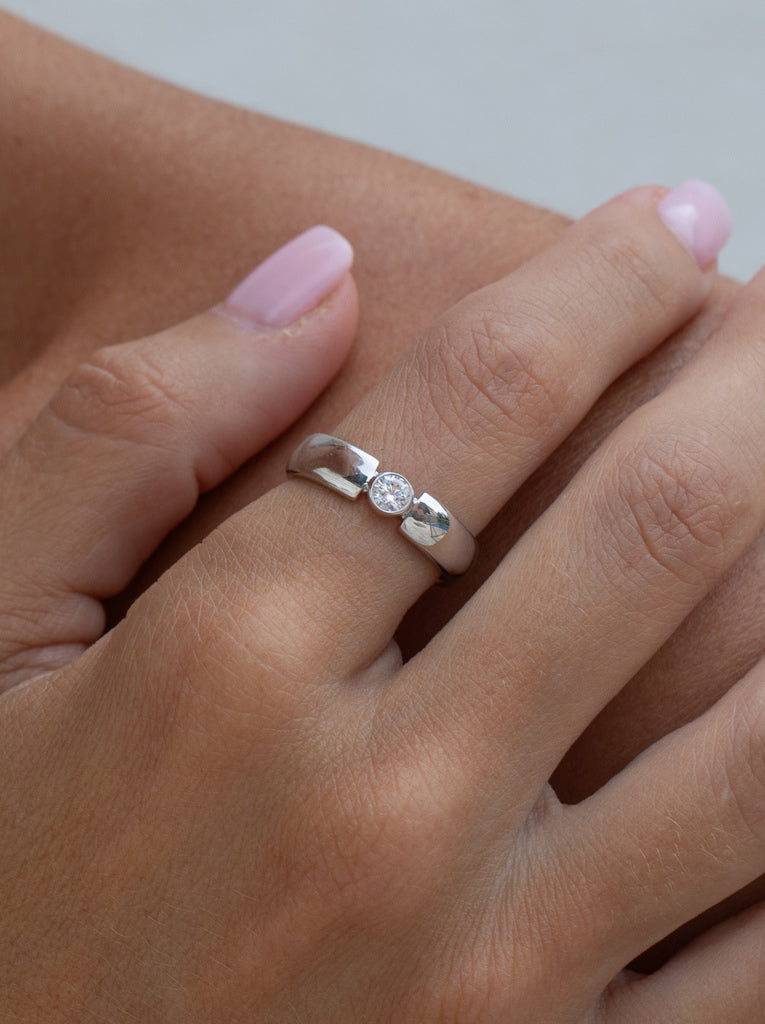 Zirconia rings with a minimalist and elegant design