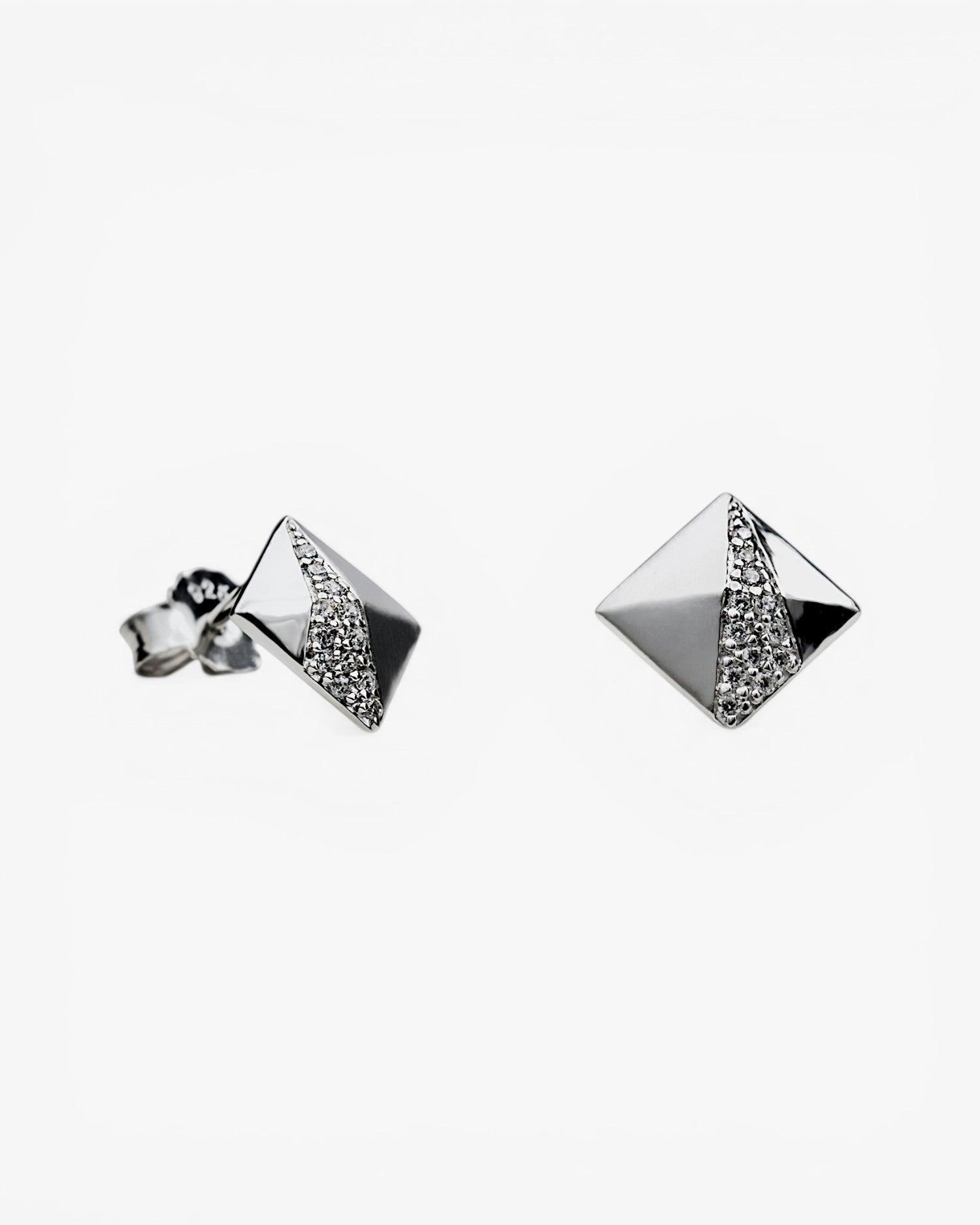 Pendientes pequeños de plata forma romboide con circonitas