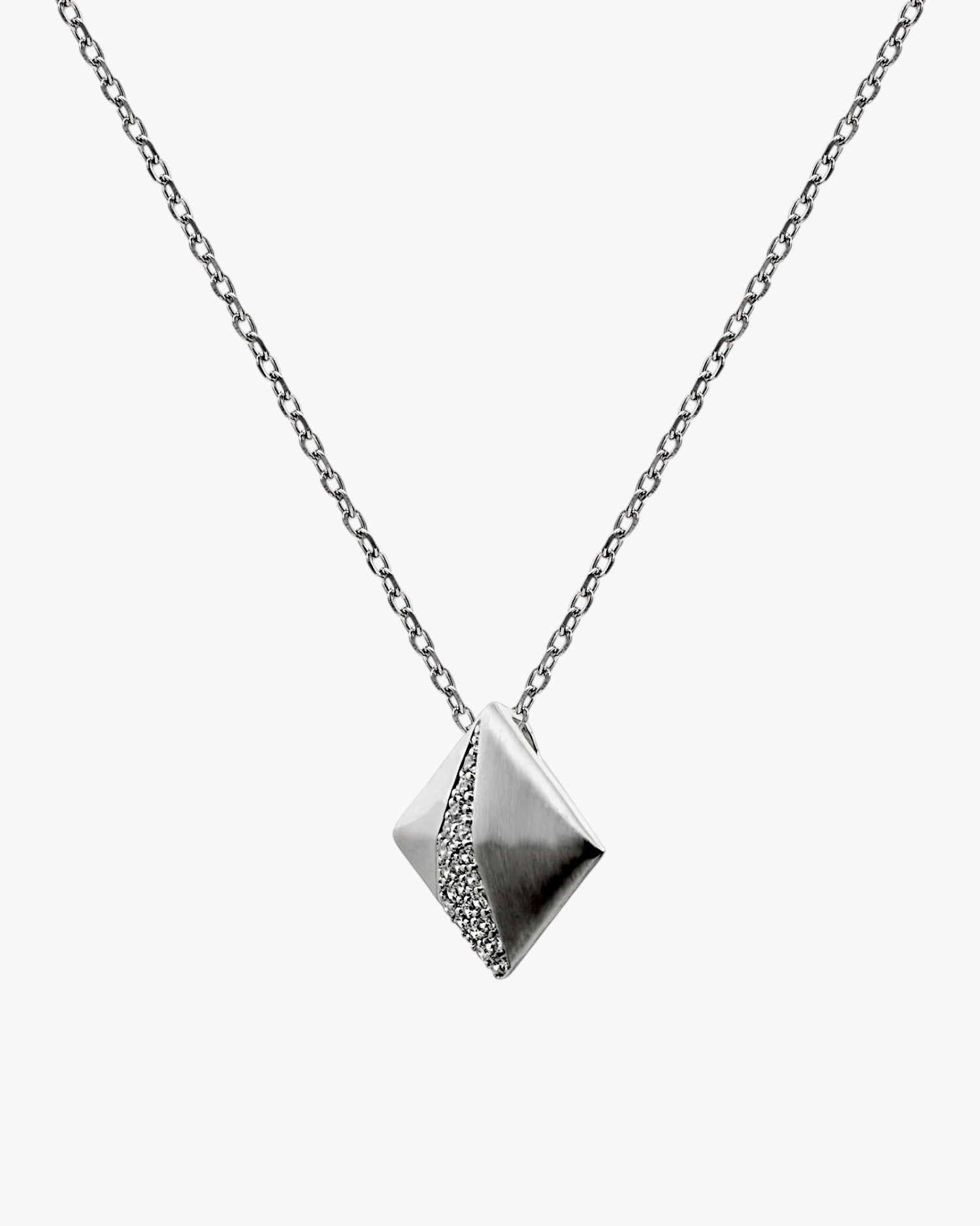 Collar pequeño de plata forma romboide con circonitas