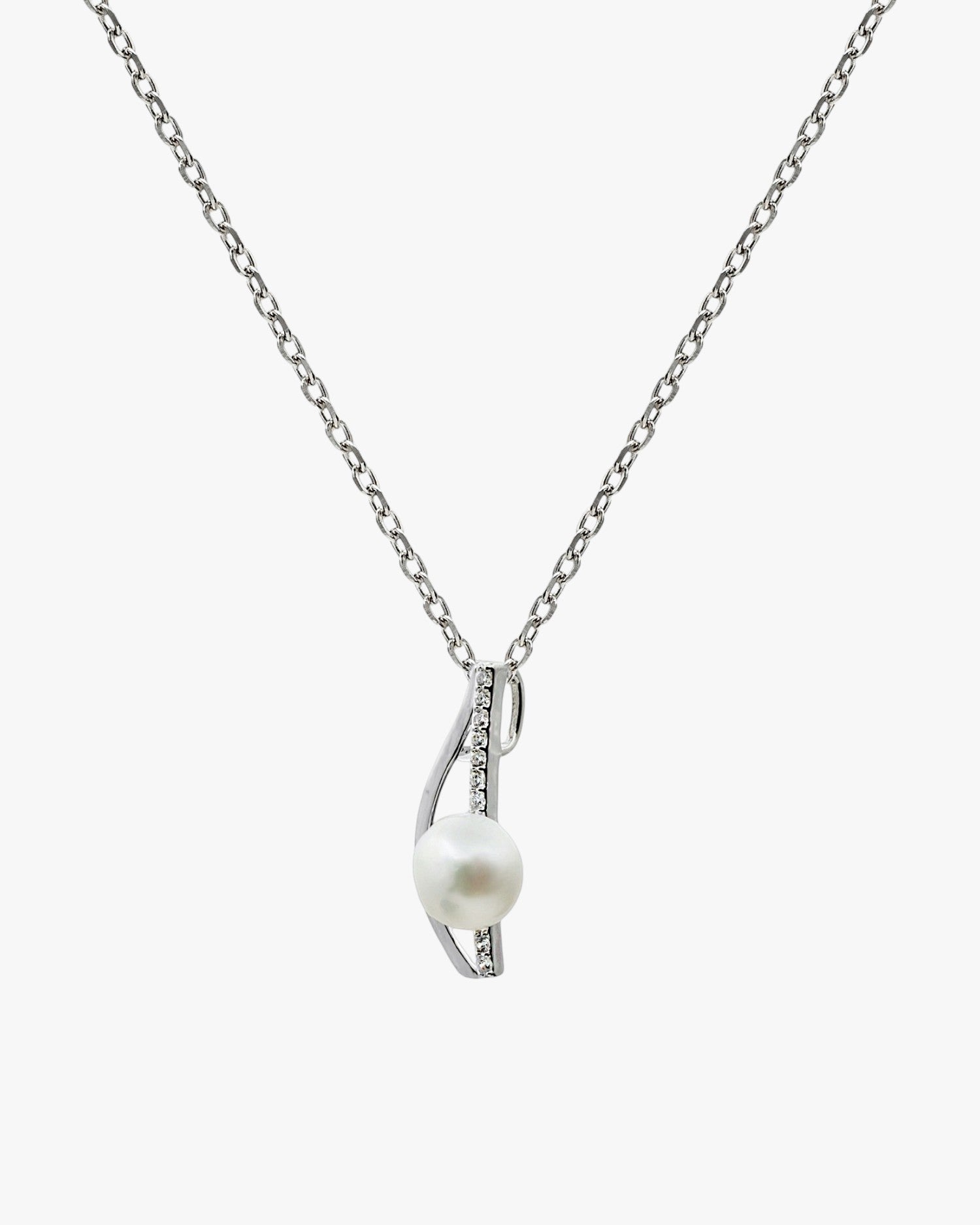 Collar con perla de plata y circonita diseño minimal y elegante
