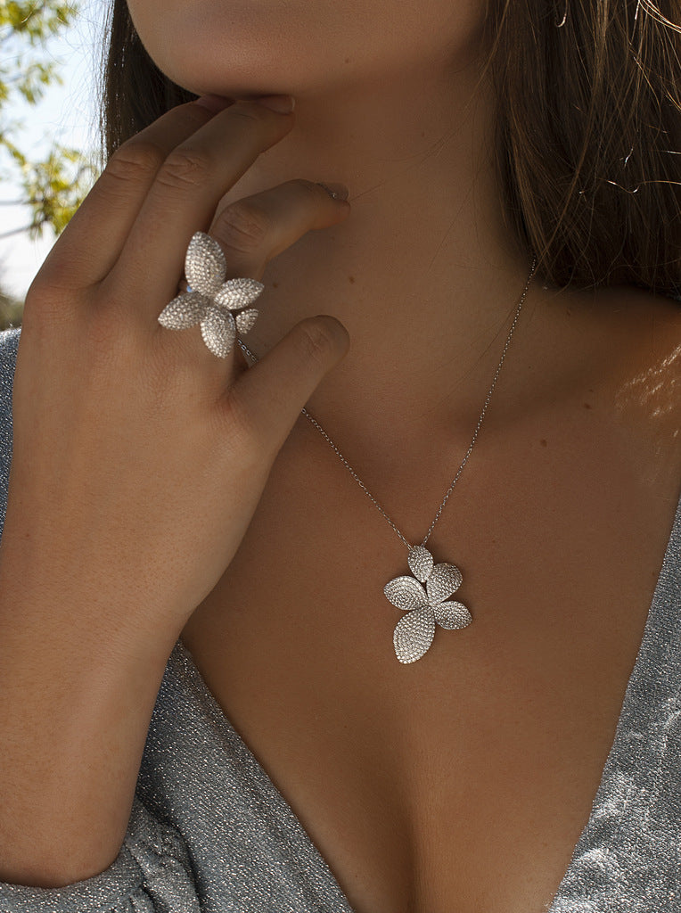 Collares plata originales de diseño floral y circonitas