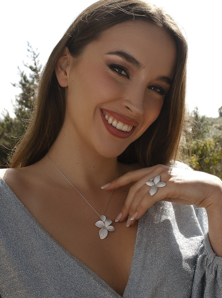Collares plata originales de diseño floral y circonitas