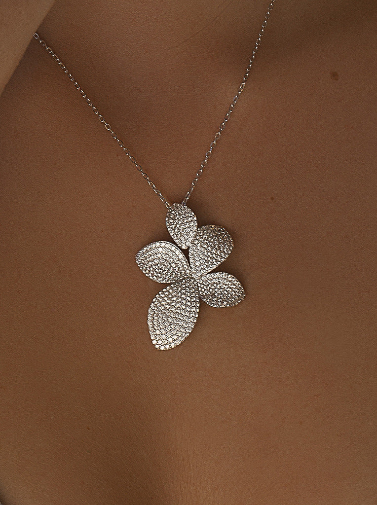 Collares plata originales de diseño floral y circonitas