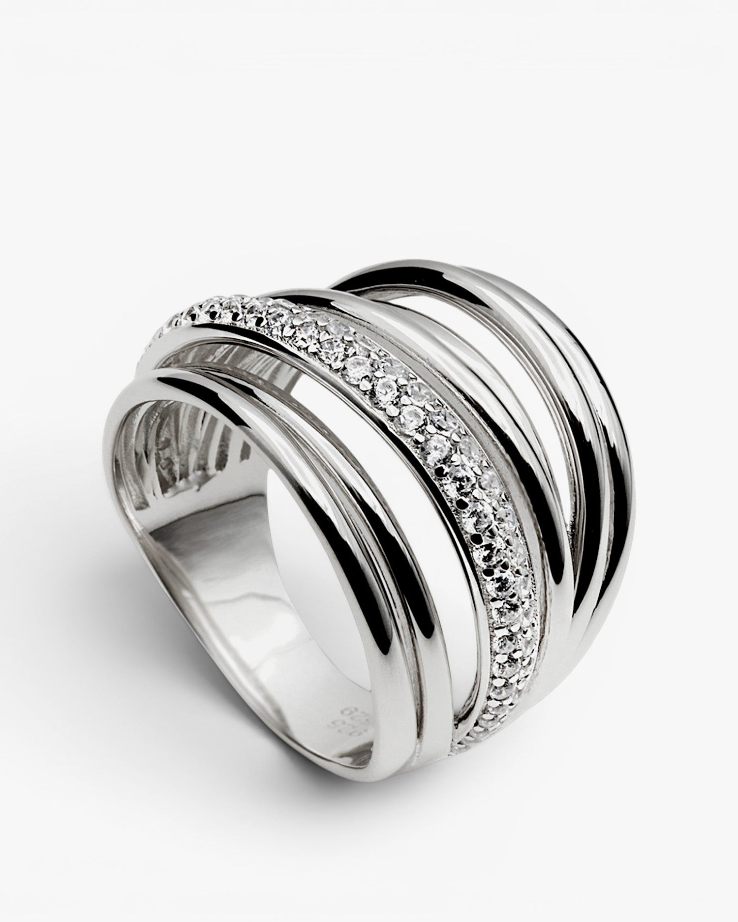 Anillo ancho de plata con varios railes y circonitas