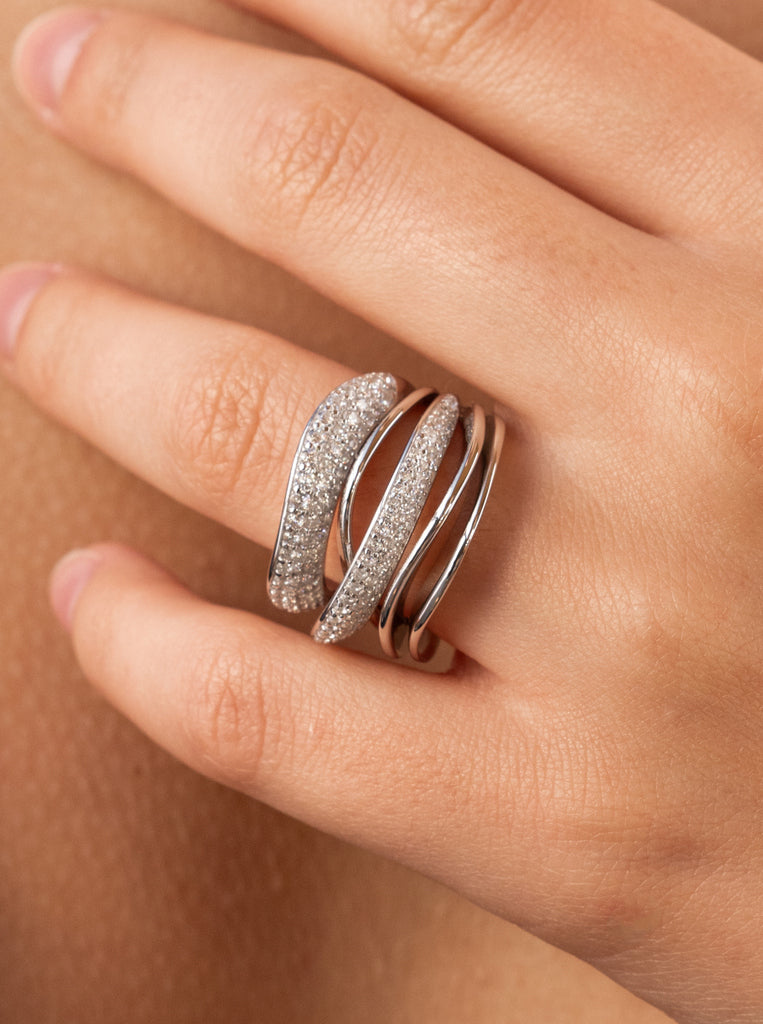 bague ancho de argent avec zircons combinaison de rails fins