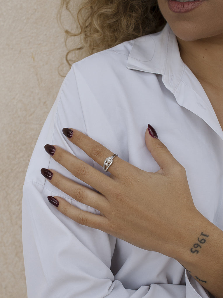 Anillo con perlas de plata diseño moderno