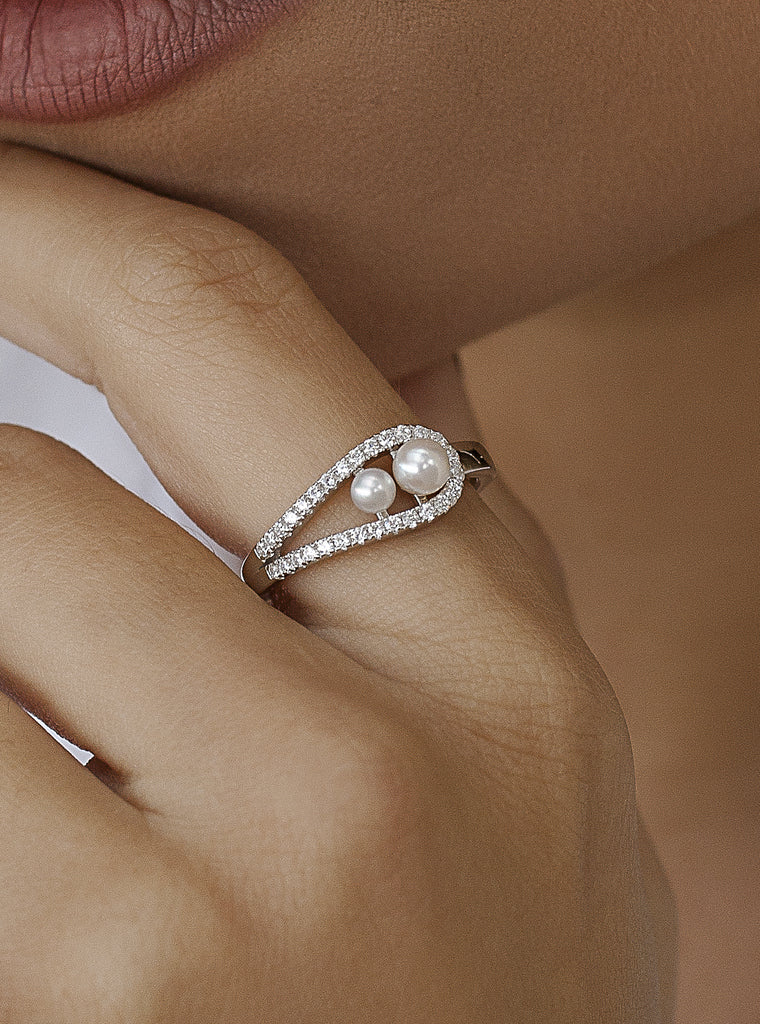 bague avec perles argent design moderne