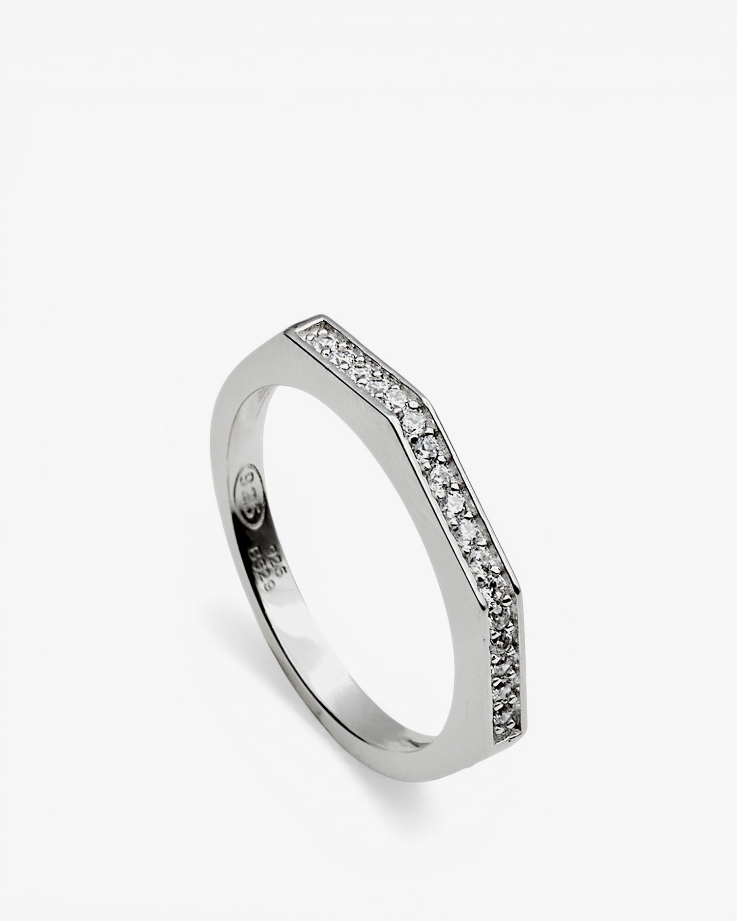 Anillo fino de plata con circonitas estilo hexagonal