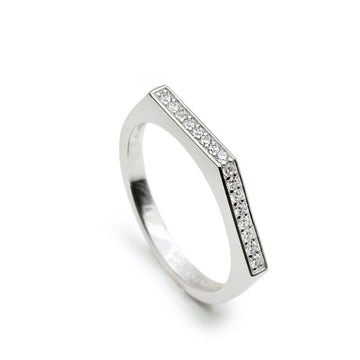 Anillo fino de plata con circonitas estilo triangular